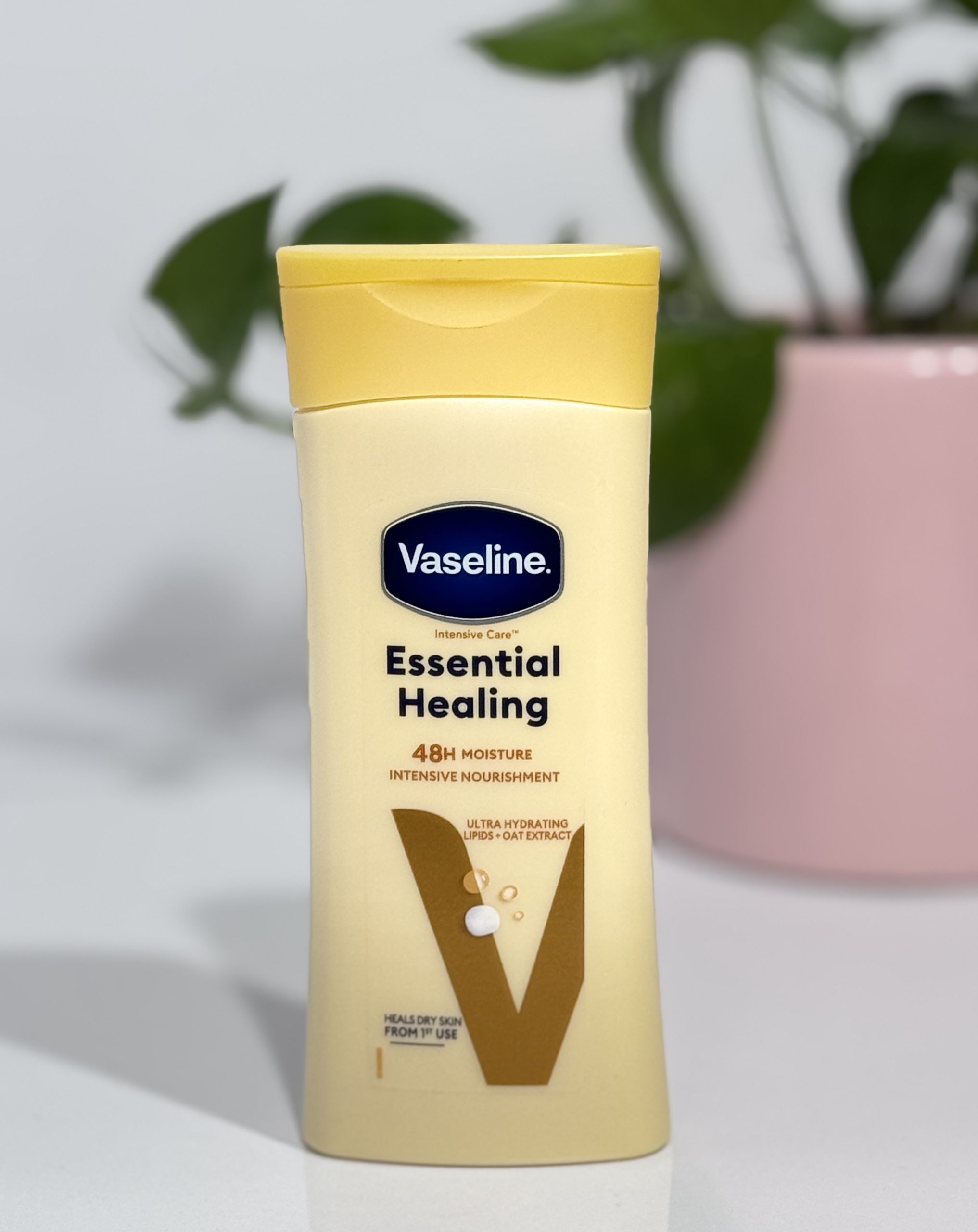 IMG_2450 لوسیون بدن وازلین مدل Essential Healing حجم | 200 میل - تصویر 1